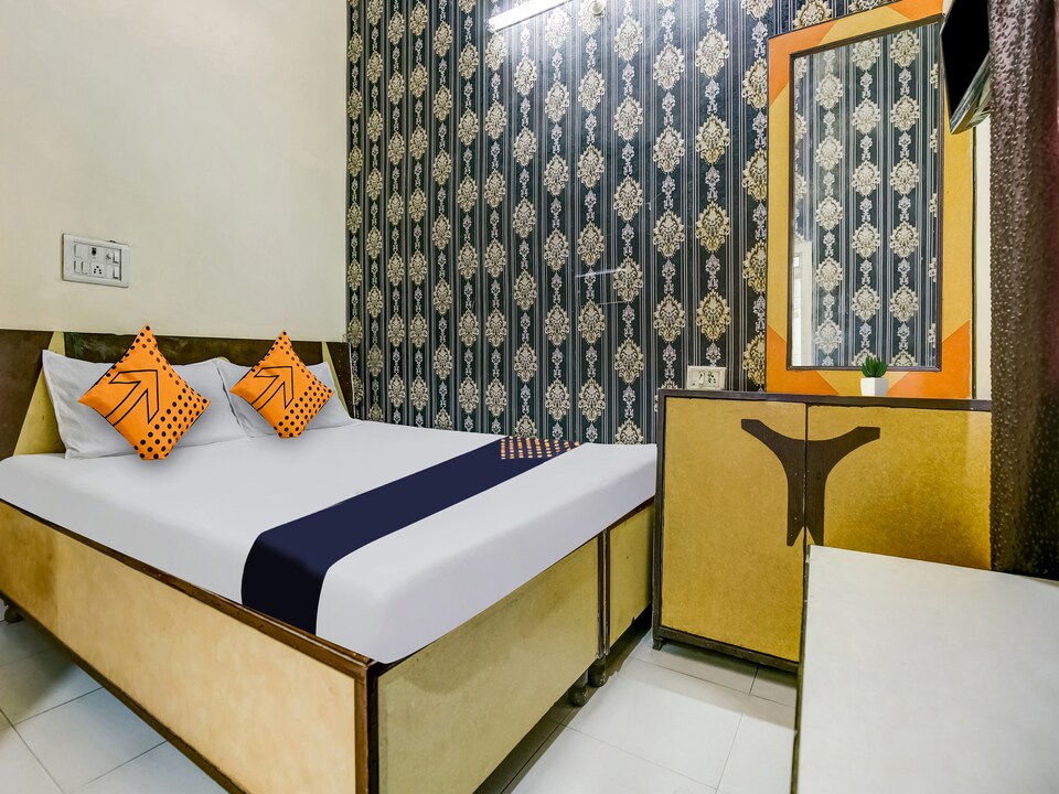 SPOT ON 701136 Hotel Crystal, Ludhiana Railway Station, Ludhiana