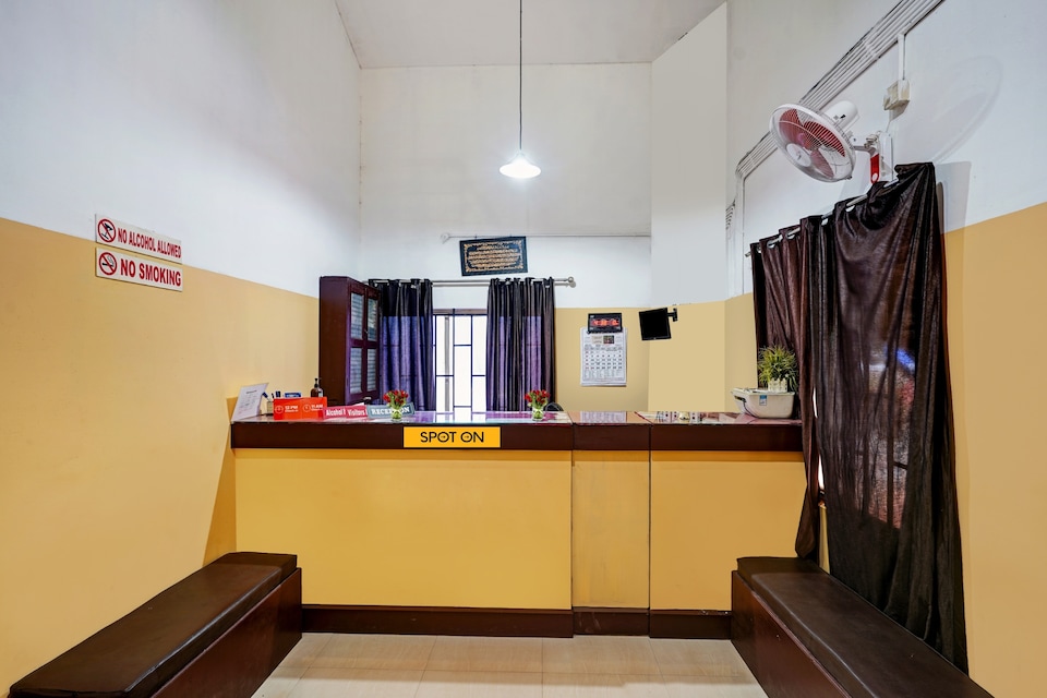 SPOT ON 701143 R K Rooms Ac & Non Ac, Calicut City, Calicut