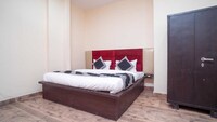POP Hotel Lajwanti Dlx Near Pacific Mall Tagore Garden