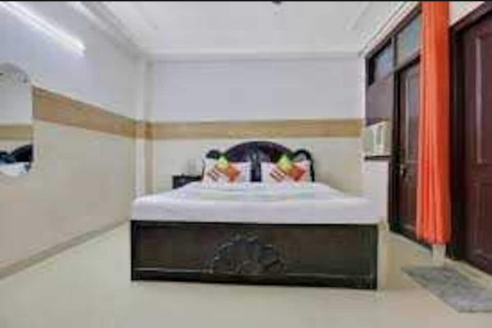 OYO 701203 Ar Comfort Residency, Chhatarpur Delhi, Delhi