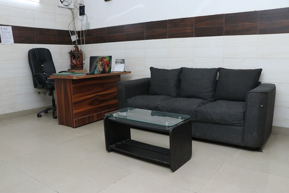 OYO 701203 Ar Comfort Residency, Chhatarpur Delhi, Delhi