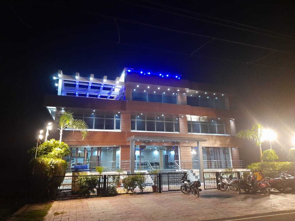OYO Shyam Kripa Hotel, Mall Road Kanpur, Kanpur