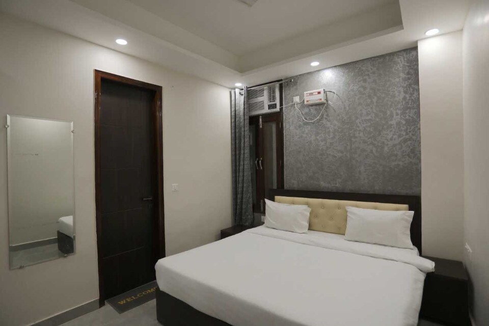 Flagship 701249 Hotel Crown 18 First, Noida City, Noida