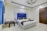 Collection O Hotel Golden Blue Near Dwarka Sector 21 Metro Station
