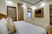 Hotel O Royal View Near Iskcon Temple Noida
