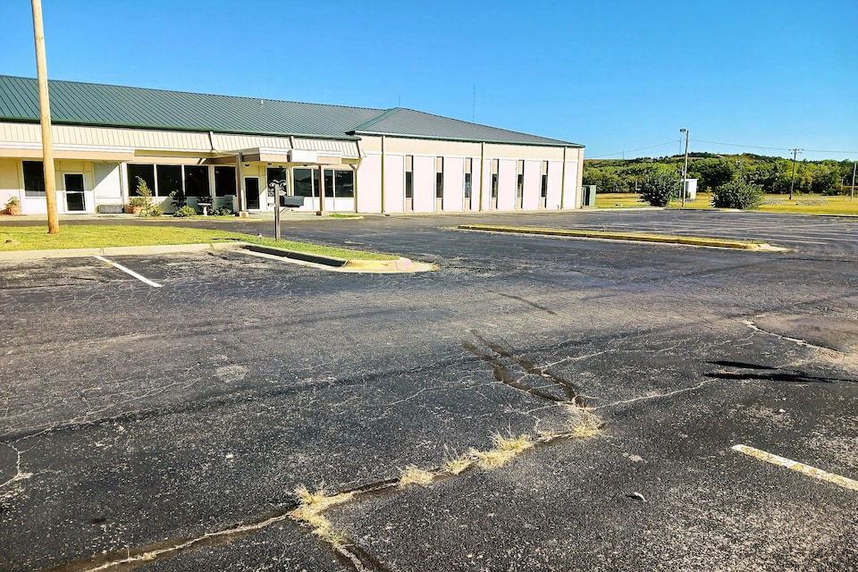 OYO Hotel Junction City, KS I-70 Near Fort Riley,  Junction TX, Junction City