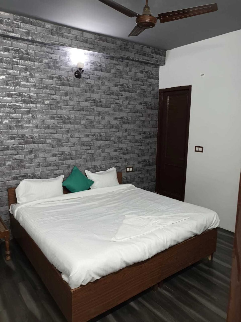 OYO Hotel Prime Near DLF Avenue Saket, Saket Delhi, Delhi