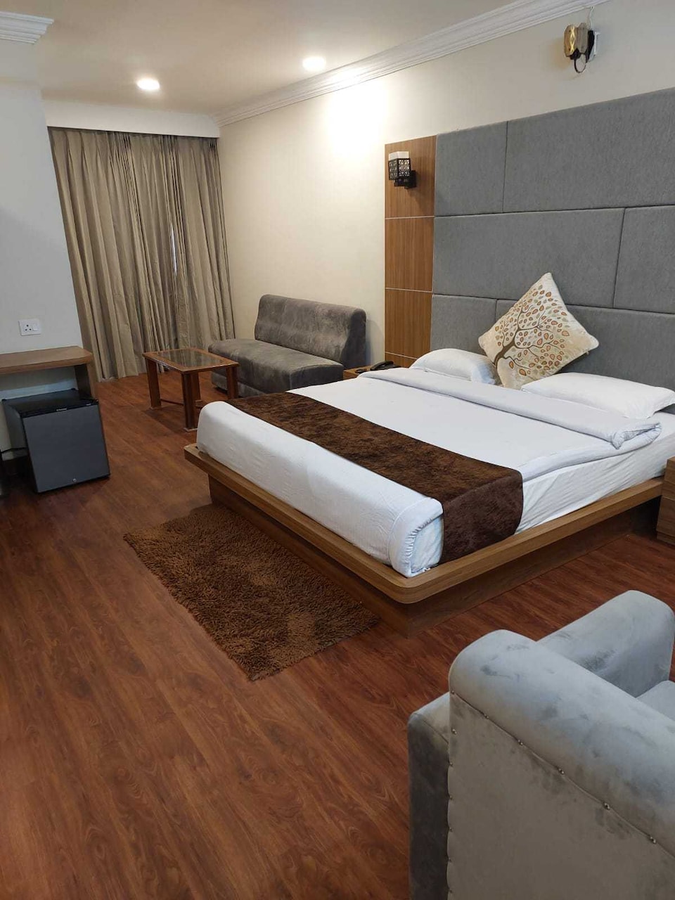 OYO Hotel Prime Near DLF Avenue Saket, Saket Delhi, Delhi