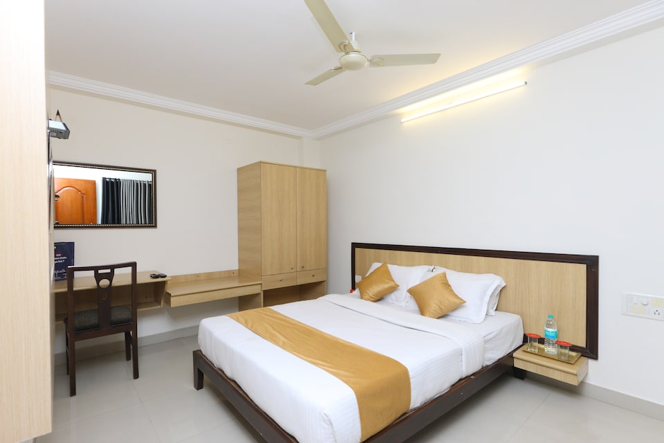 OYO Flagship 12251 Half Moon, ECR Chennai, Chennai