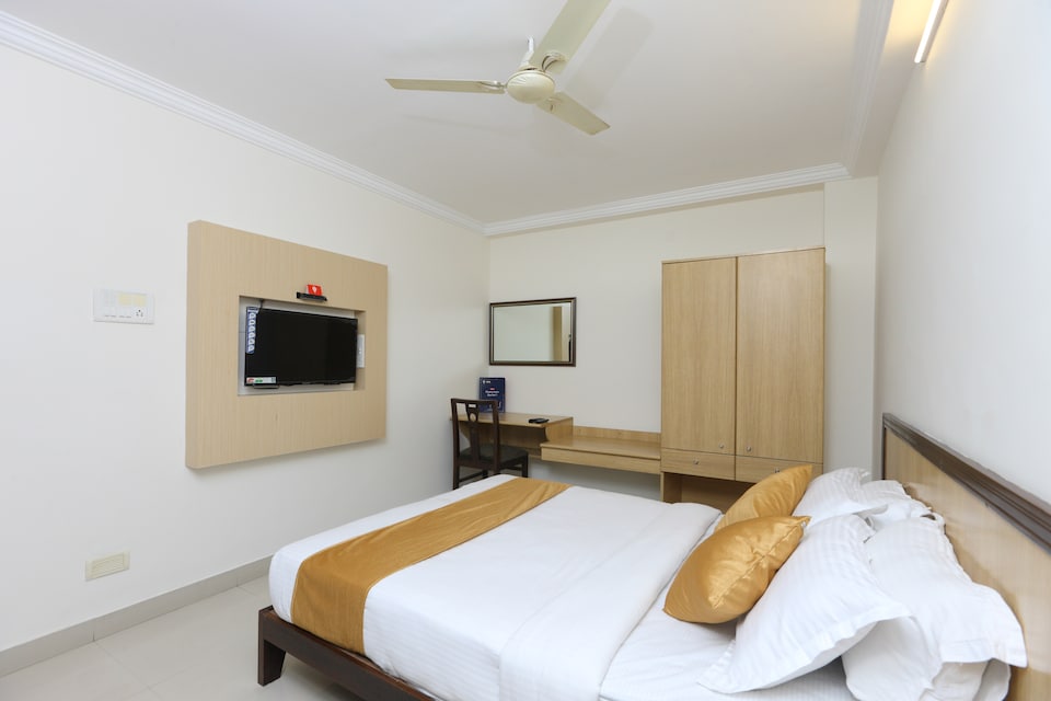 OYO Flagship 12251 Half Moon, ECR Chennai, Chennai
