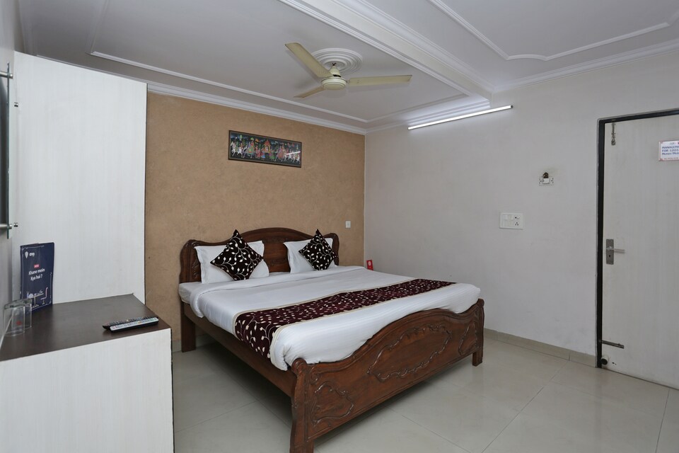 OYO 12253 Jigyasa Palace, Corporate Complex, Agra