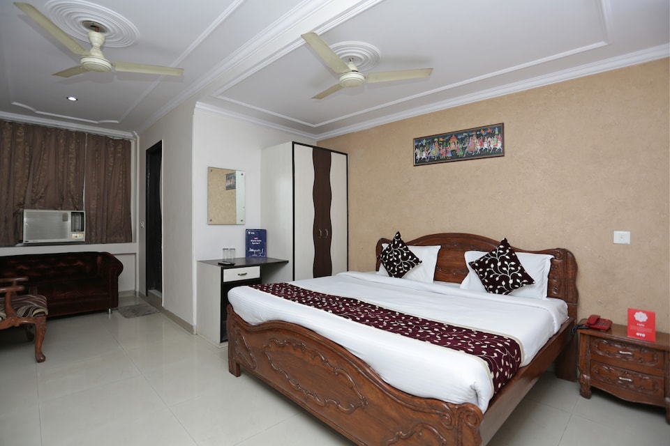 OYO 12253 Jigyasa Palace, Corporate Complex, Agra