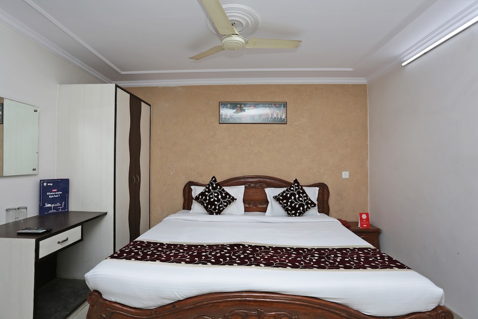 OYO 12253 Jigyasa Palace, Corporate Complex, Agra