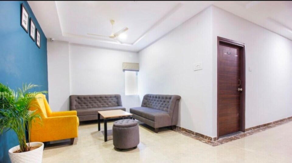 Collection O Hotel The Flash Near Samaypur Badli Metro Station, Pitampura - Rohini Delhi, Delhi