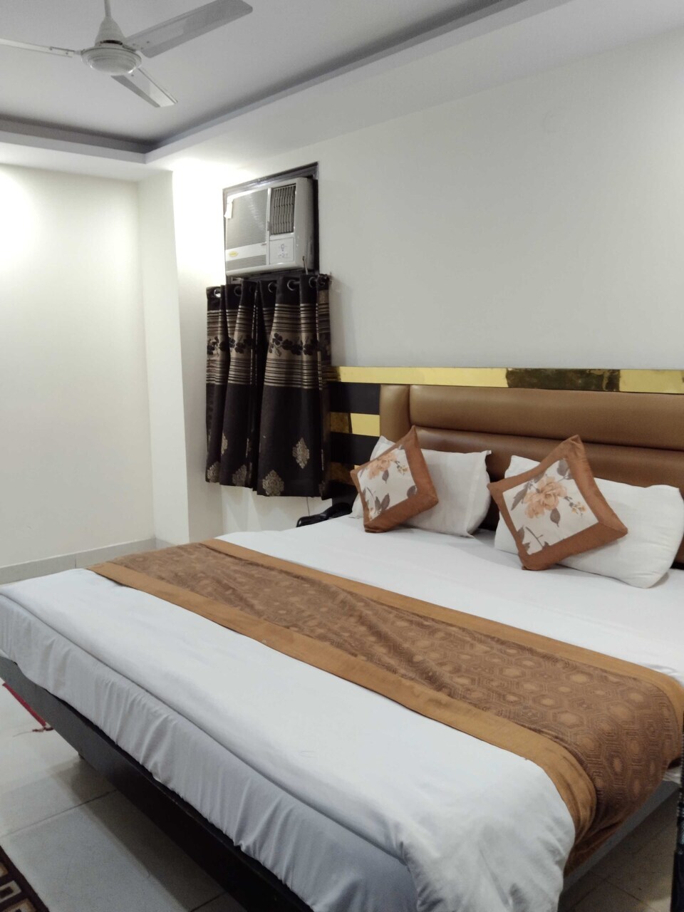 Collection O Hotel Premium Kiyan, Rajouri Garden Delhi, Delhi