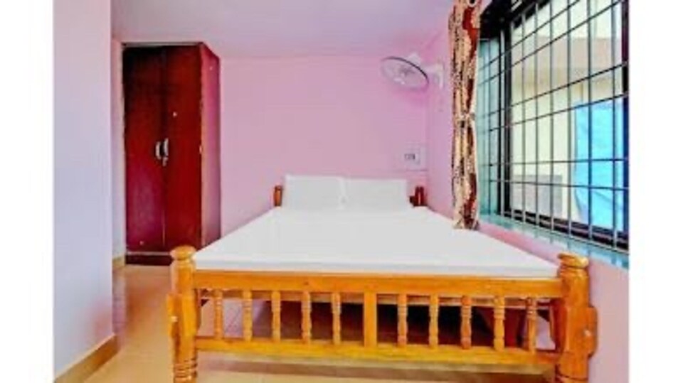 SPOT ON 79093 Hotel Half Moon, Manipal, Udupi-Manipal