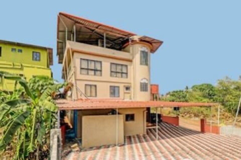 SPOT ON 79093 Hotel Half Moon, Manipal, Udupi-Manipal