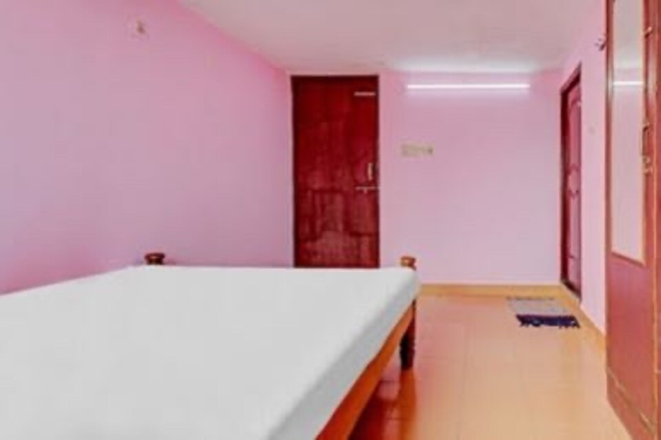 SPOT ON 79093 Hotel Half Moon, Manipal, Udupi-Manipal