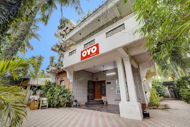 OYO Flagship Queens Palace