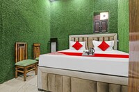 OYO Flagship Kashyap Residency 4