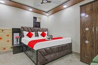 OYO Flagship Kashyap Residency 4