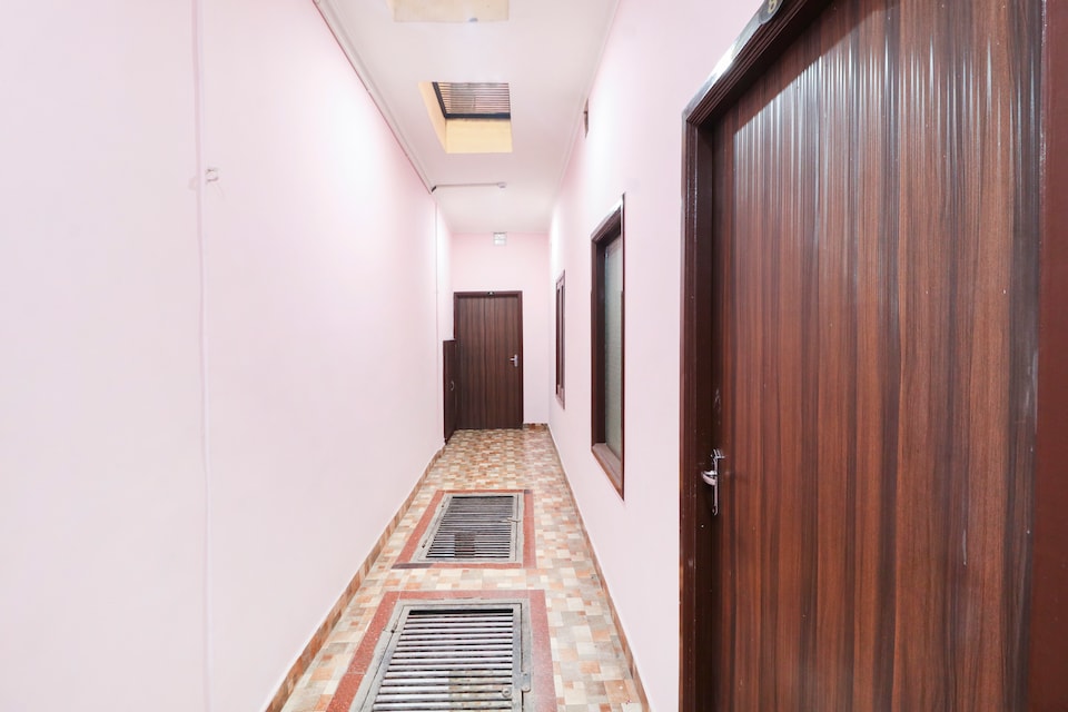 OYO Radha Krishan Home Stay, Golden Temple Road Amritsar, Amritsar