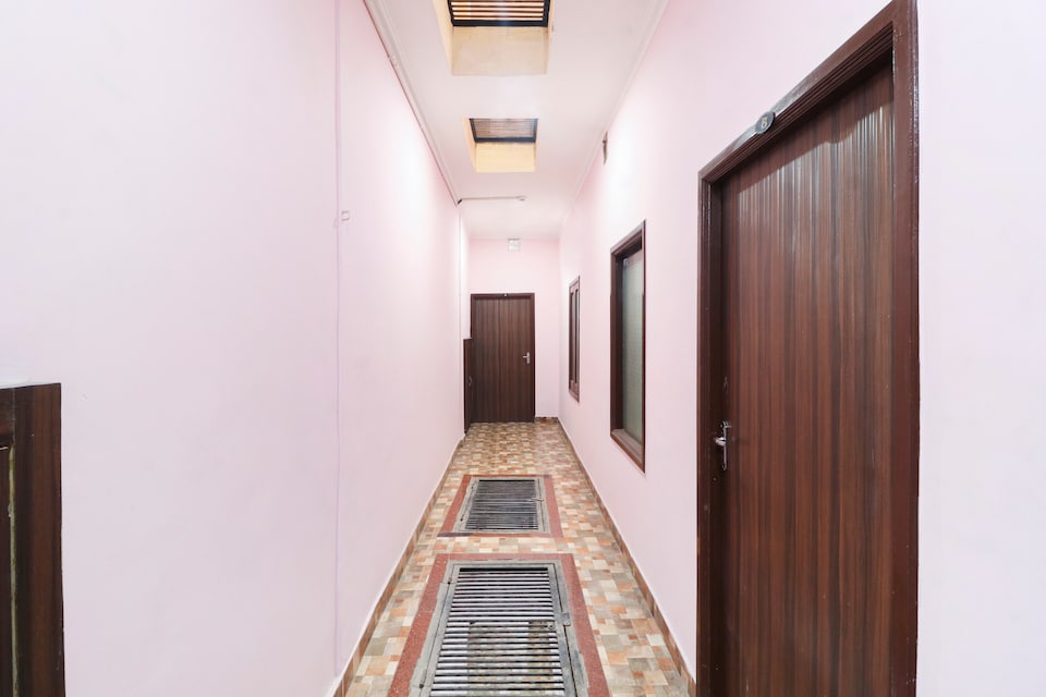 OYO Radha Krishan Home Stay, Golden Temple Road Amritsar, Amritsar