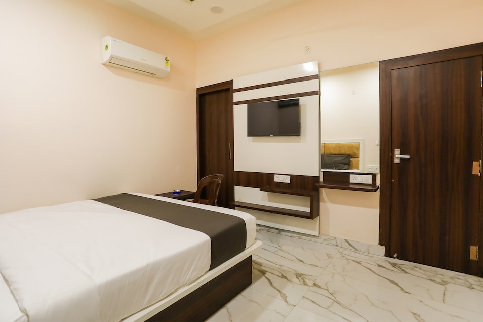 OYO HOTEL SHARMA JI INN, Aligarh, Aligarh