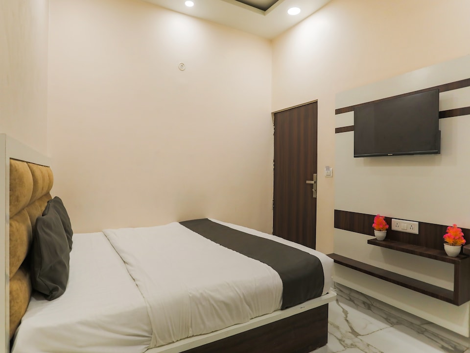 OYO HOTEL SHARMA JI INN, Aligarh, Aligarh