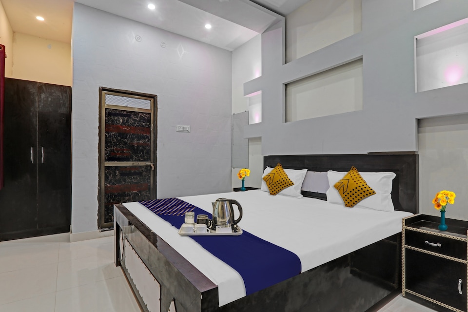 OYO 701525 Krishna Hotel And Marriage Lawn, BARHALGANJ , Gorakhpur