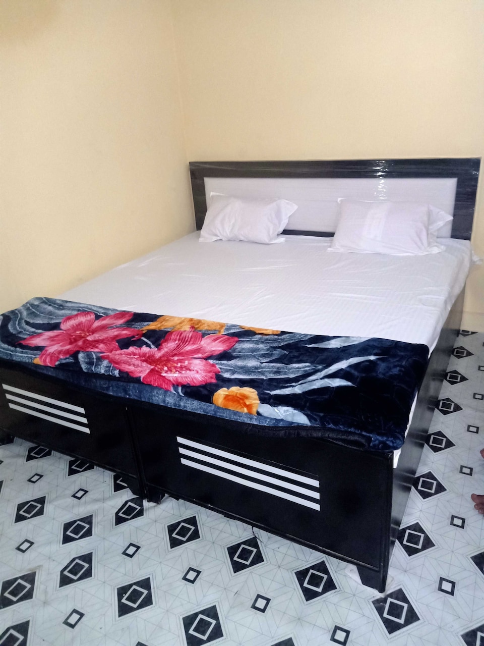 SPOT ON Royal Hotel, Meerut, Meerut