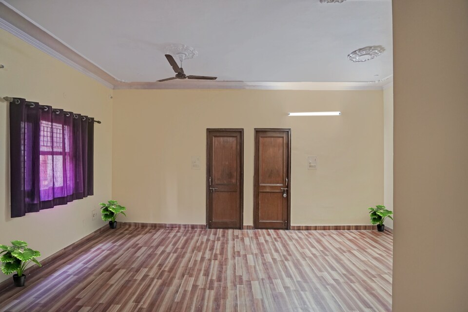 OYO Flagship Hotel Orchid Inn, Vaishali Kaushambi Metro, Ghaziabad