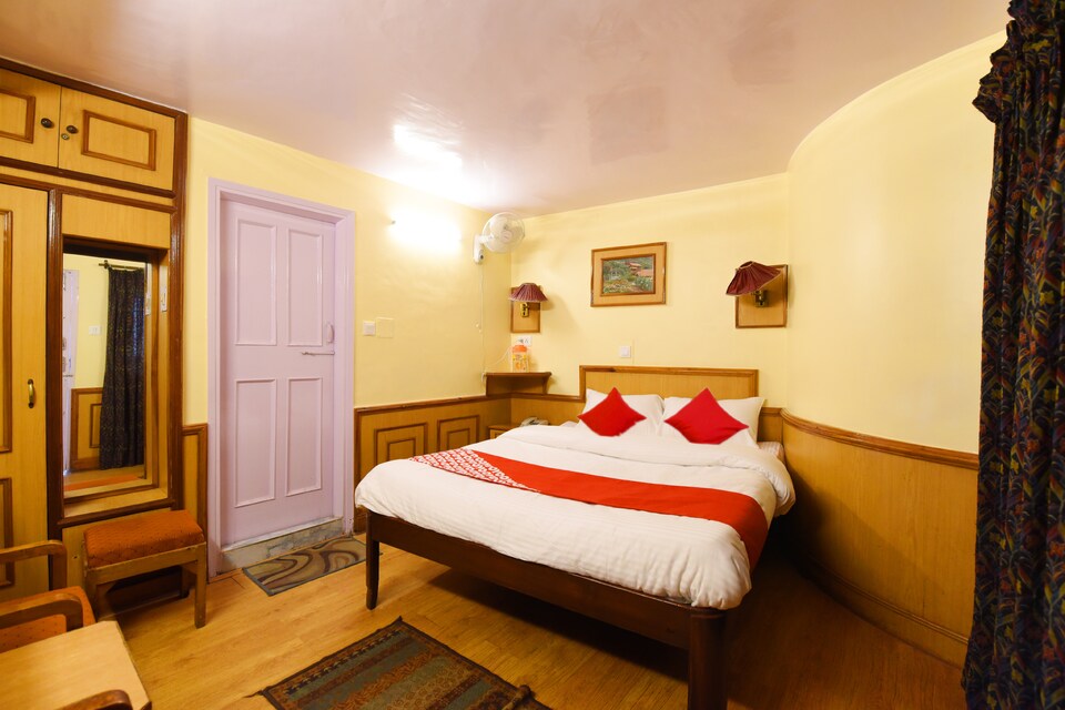 OYO 12268 Samrat, The Mall Road-Shimla, Shimla