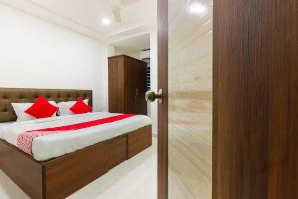 OYO Hotel Grand Star, Ghaziabad City, Ghaziabad