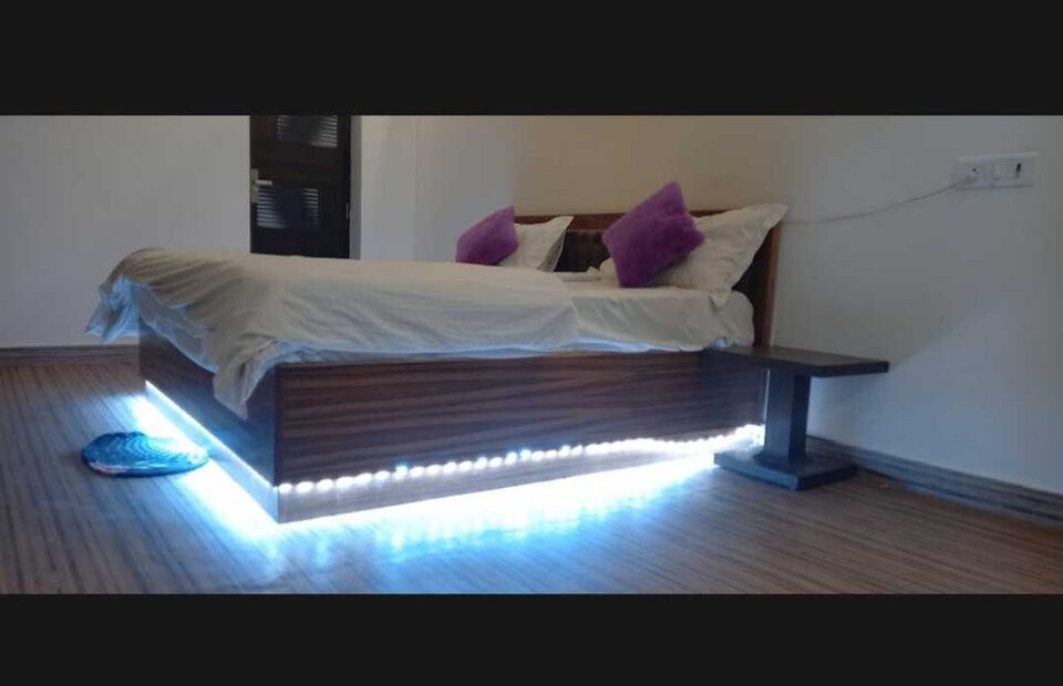 OYO V S Residency A Unit Of Bh&h Near Tughlakabad Station Metro Station, Okhla Jasola Delhi, Delhi