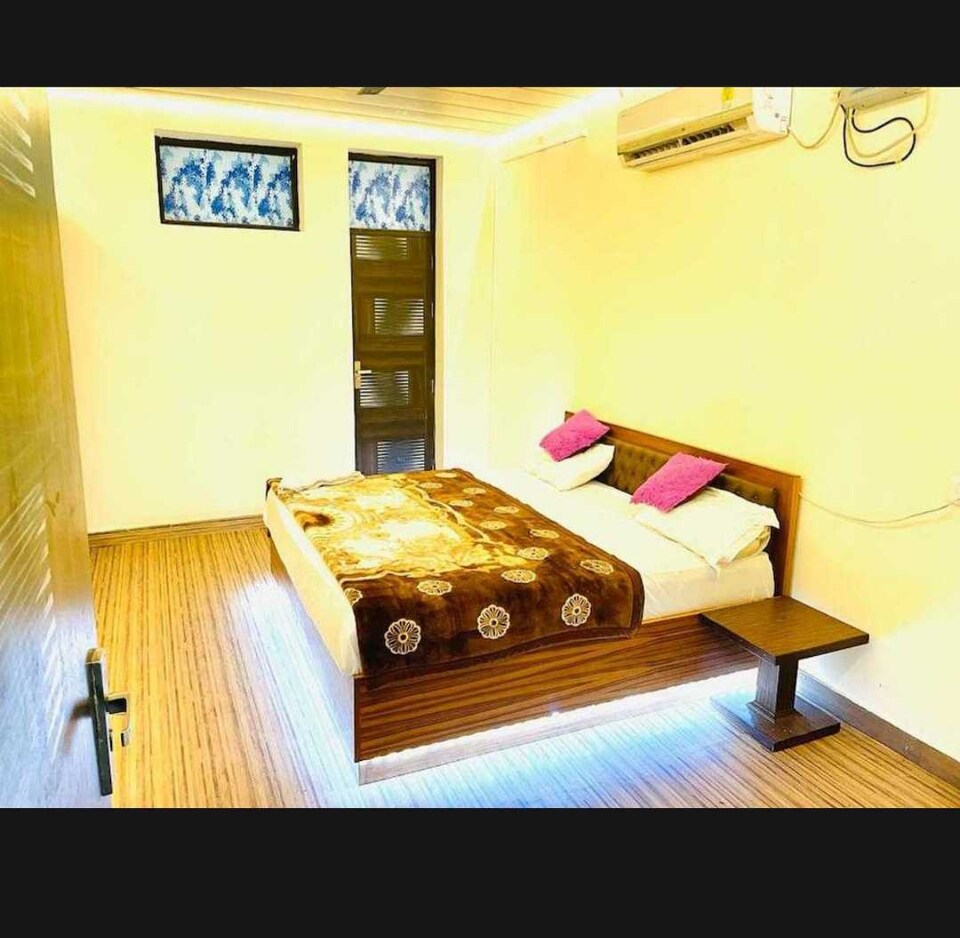 OYO V S Residency A Unit Of Bh&h Near Tughlakabad Station Metro Station, Okhla Jasola Delhi, Delhi