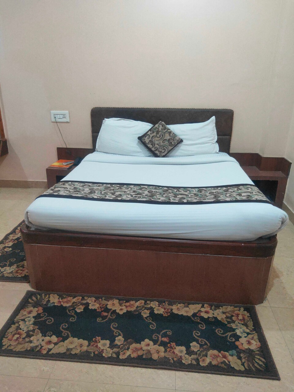 OYO 701611 Hotel Singh Axis , Udhampur, उधमपुर