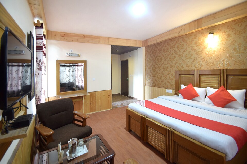 OYO Hotel 12275 Crown Hospitality, Naggar Road, Manali
