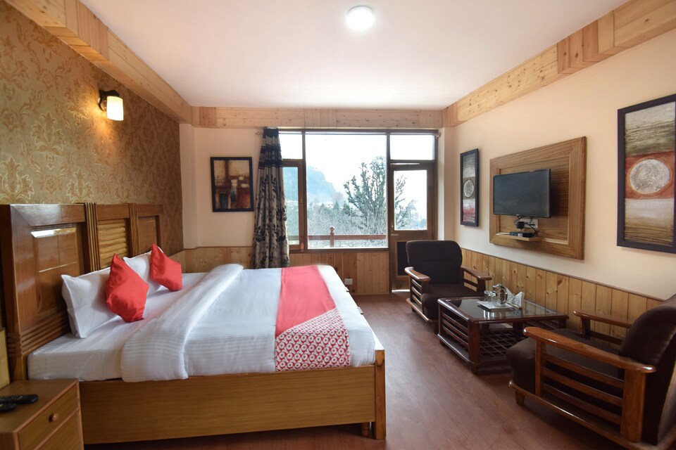 OYO Hotel 12275 Crown Hospitality, Naggar Road, Manali