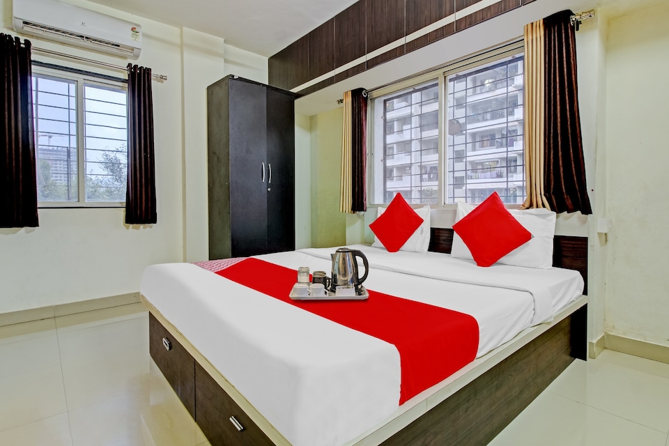 SPOT ON 701653 Hotel Swarg Executive, Katraj Khed Shivapur Pune, पुणे