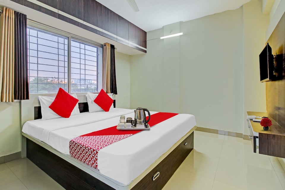 SPOT ON 701653 Hotel Swarg Executive, Katraj Khed Shivapur Pune, पुणे