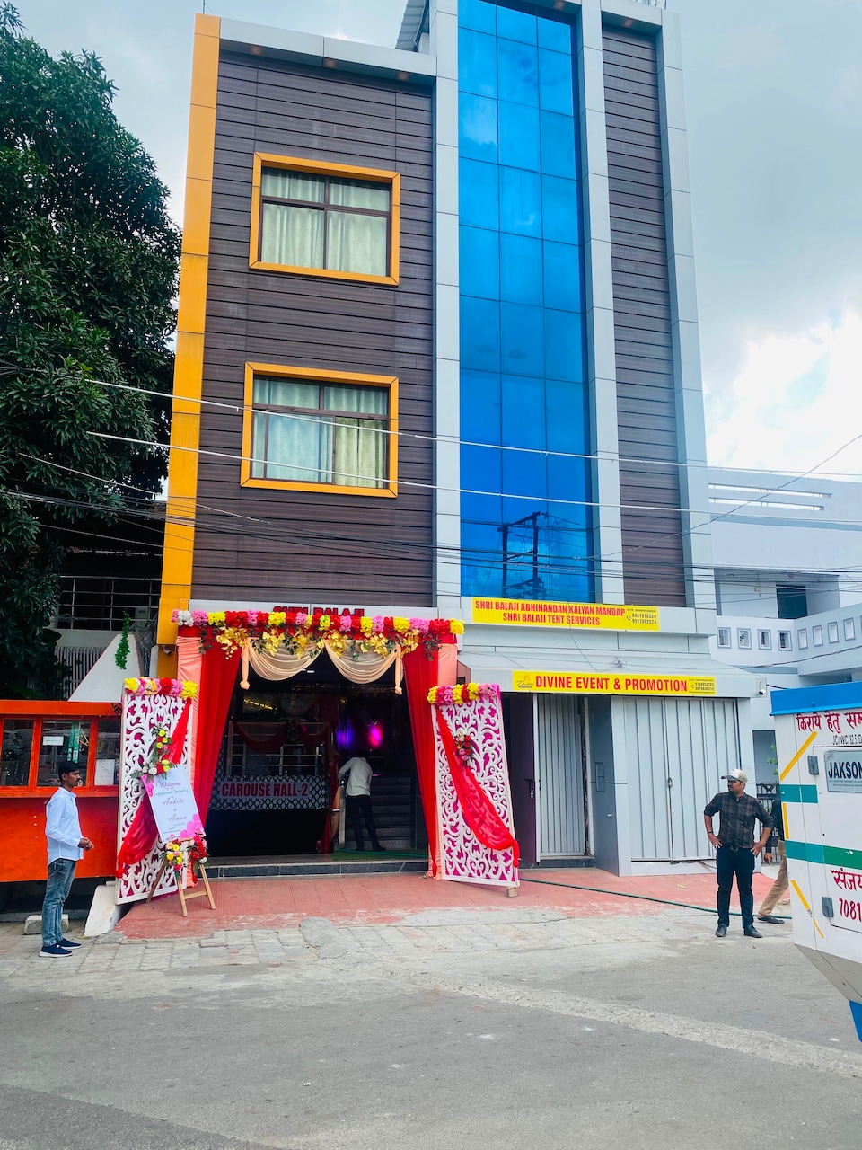 Hotel O Abhinandan , Vikas Nagar Lucknow, Lucknow