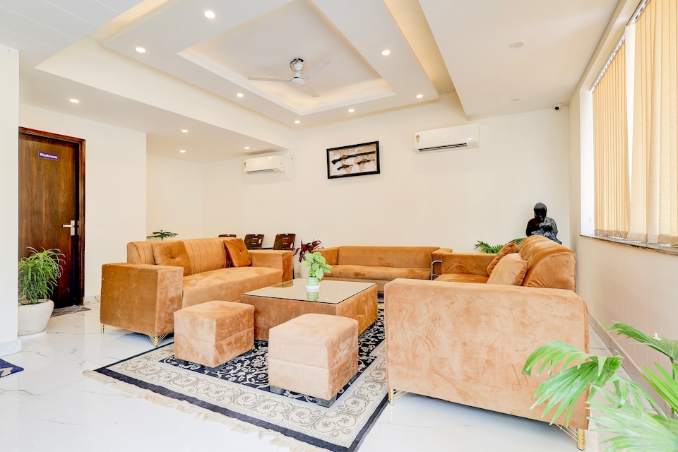 Hotel O Nijaa Stay, Medanta, गुड़गांव