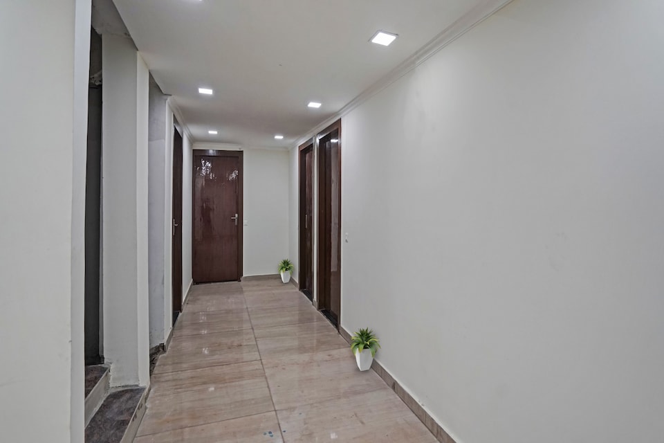 Collection O Hotel Vibhu Residency Near Noida Sector 81 Metro Station, Noida Expressway SEZ, Noida