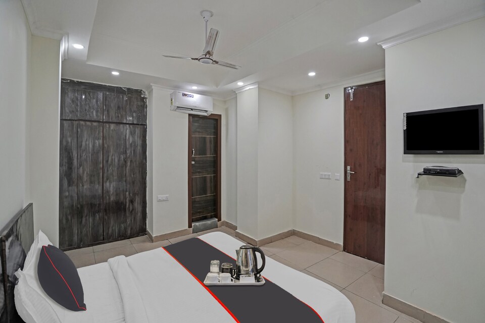 Collection O Hotel Vibhu Residency Near Noida Sector 81 Metro Station, Noida Expressway SEZ, Noida