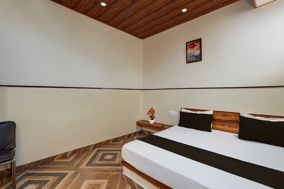 Super Townhouse City Mall Kota Formerly Hotel High Society, Kota, Kota