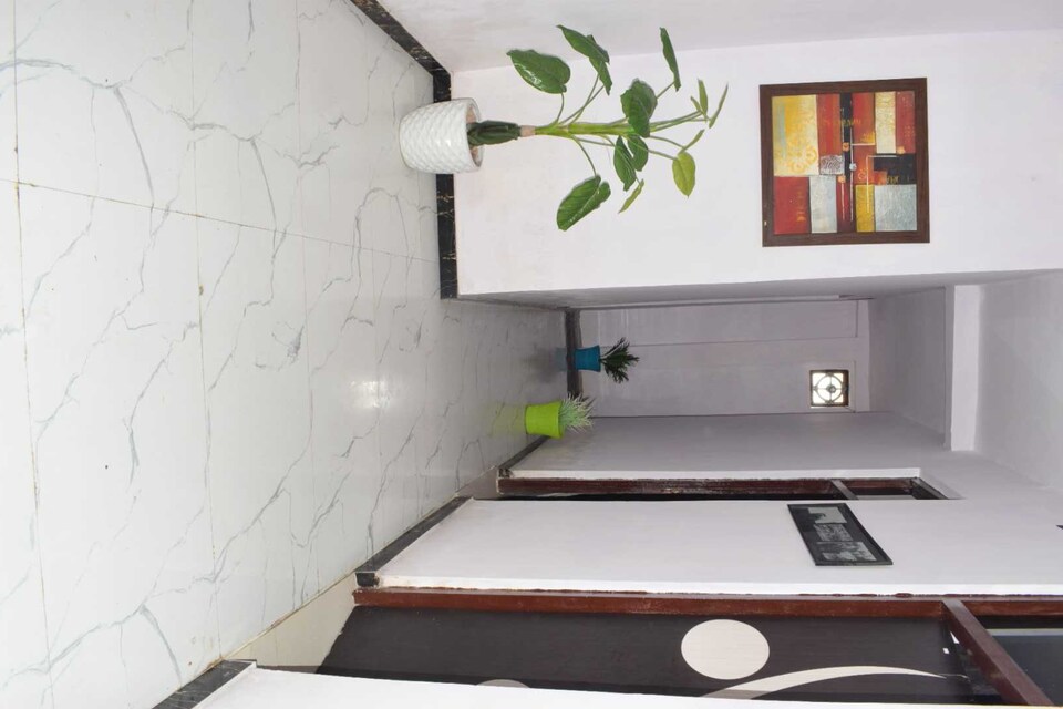 OYO Hotel Shine & Cafe, Meerut, Meerut