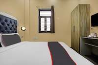 Collection O Metro View Ashok Vihar Near Shalimar Bagh Metro Station