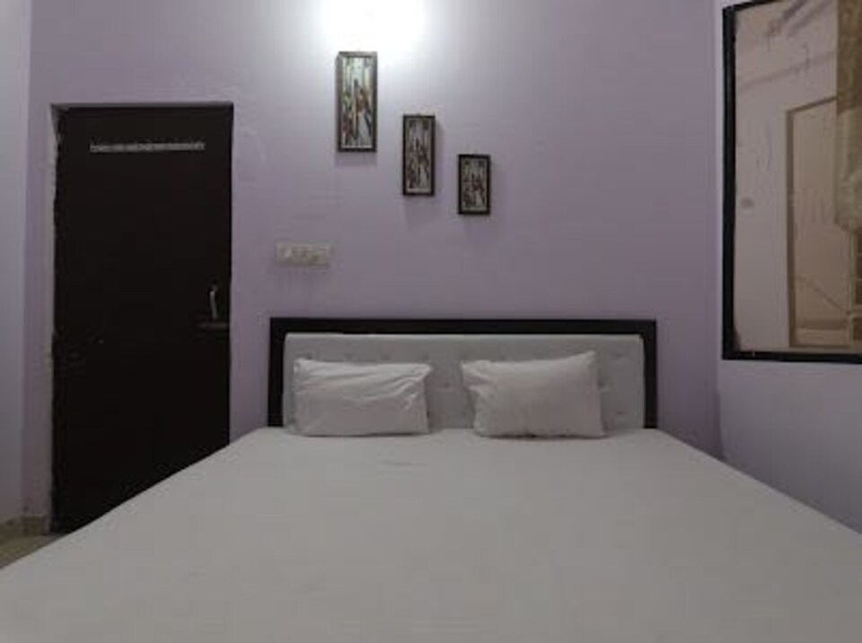 OYO Hotel Golden Night, Vikas Nagar Lucknow, Lucknow