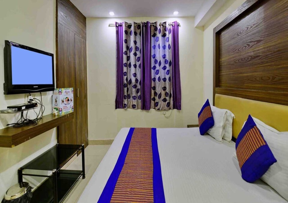 OYO Hotel Love Dream Couple Friendly Near Dashrath Puri Metro Station, Dwarka Delhi, Delhi